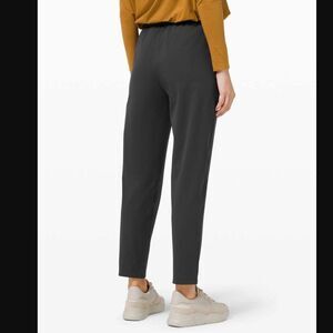 Lululemon Keep Moving Pant 7/8 High-Rise in Graphite Grey | Size 6